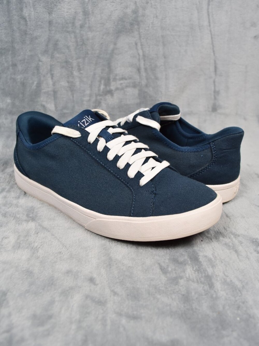 Kizik Irvine Tidepool Blue hands-free slip-on Canvas Sneakers Women Size 9